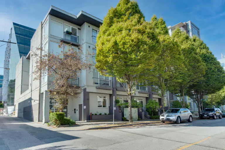 Exterior image of 520 East 7th Ave apartment building